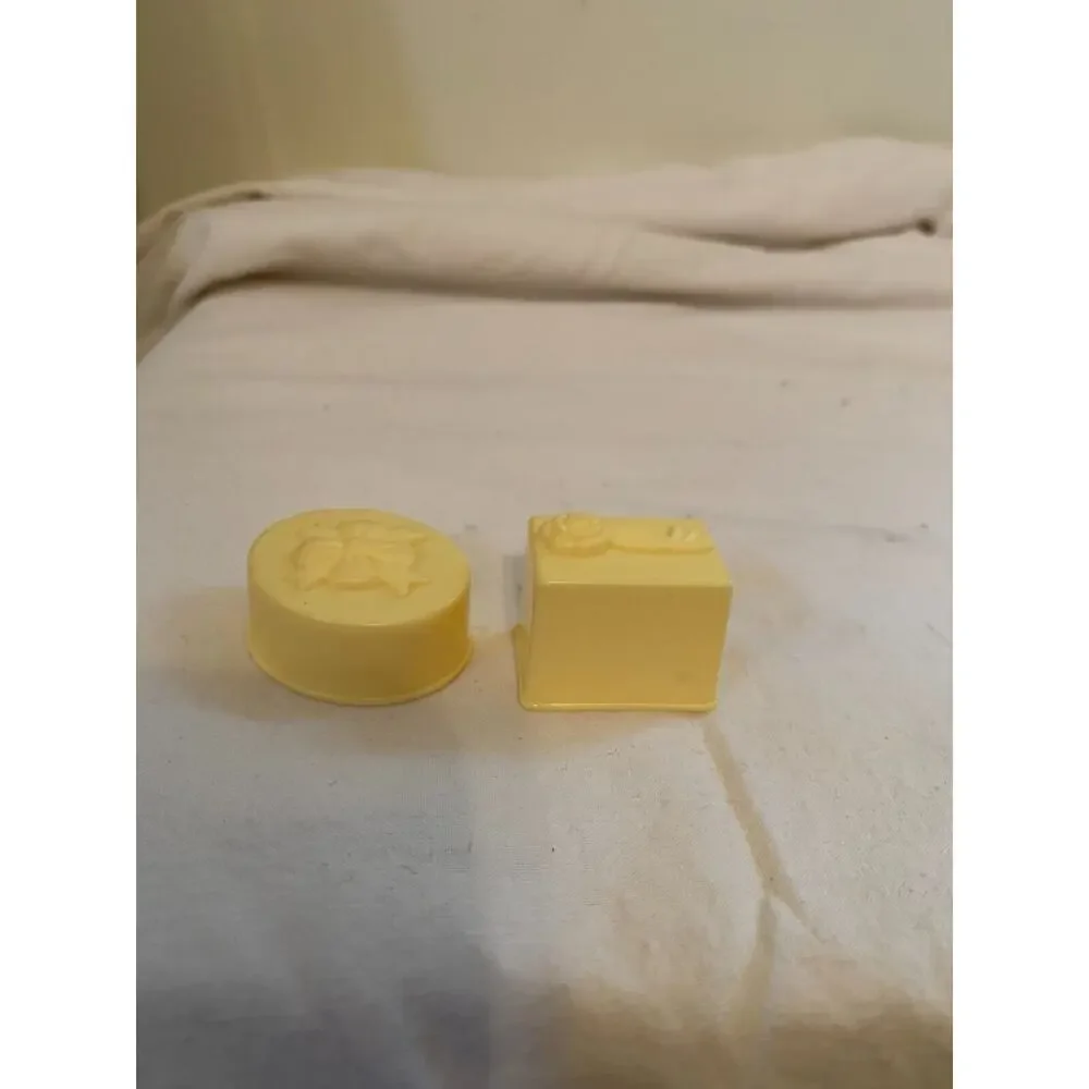 Barbie Fashion Doll Special Occasion Presents Gift Boxes Yellow Vintage Display